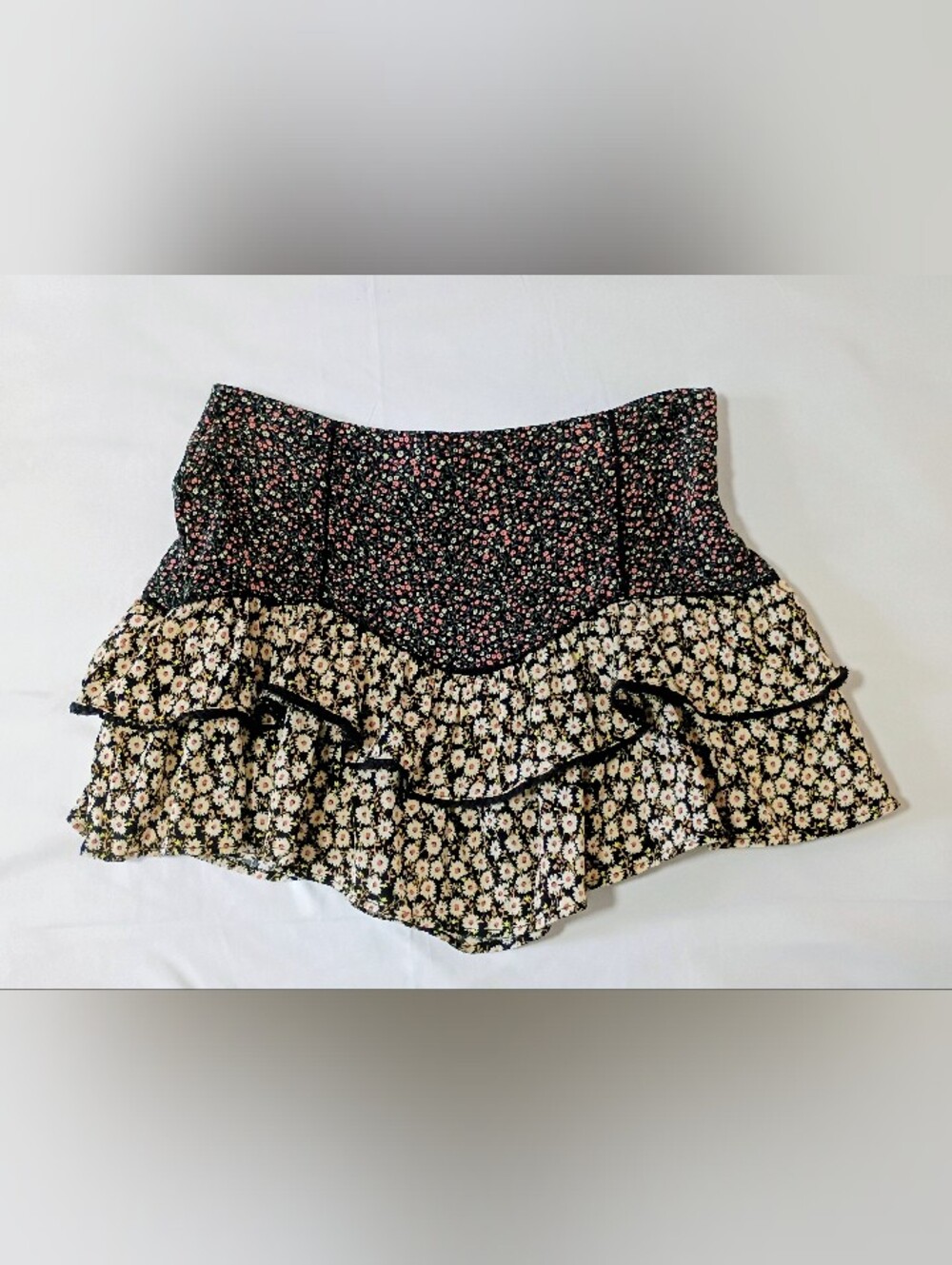 Forever 21 Girl’s 11/12 Ruffled Daisy floral Mini skirt